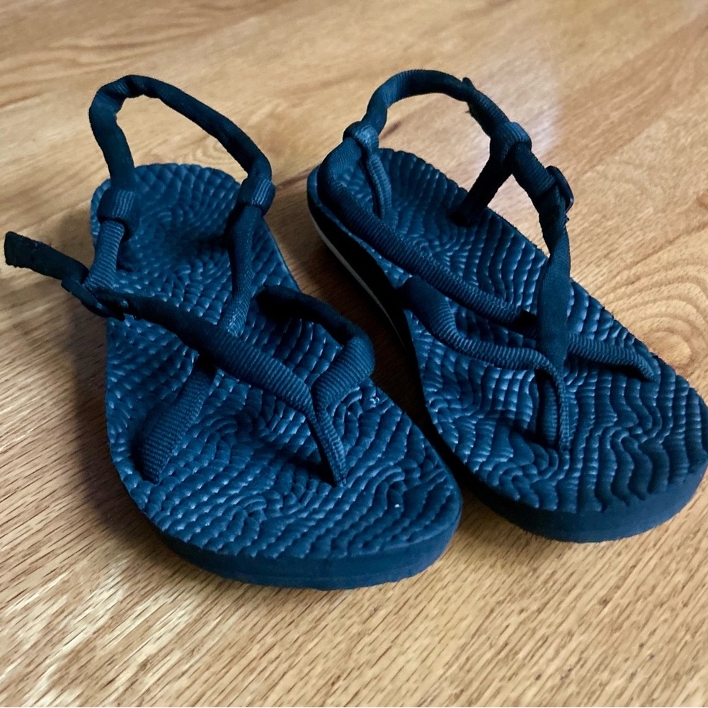 Black Squishy Sandles